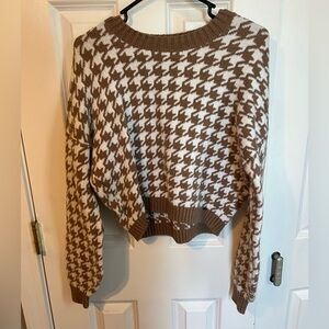 Hollister Brown and White Houndstooth Sweater
